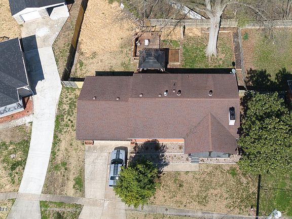 2nd image of 4810 Rockaway Cir