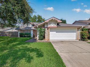 2215 Brook View Ln, Sugar Land, TX 77479