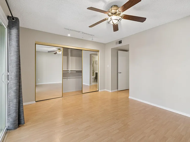 2118 S Pine St — Photo 18