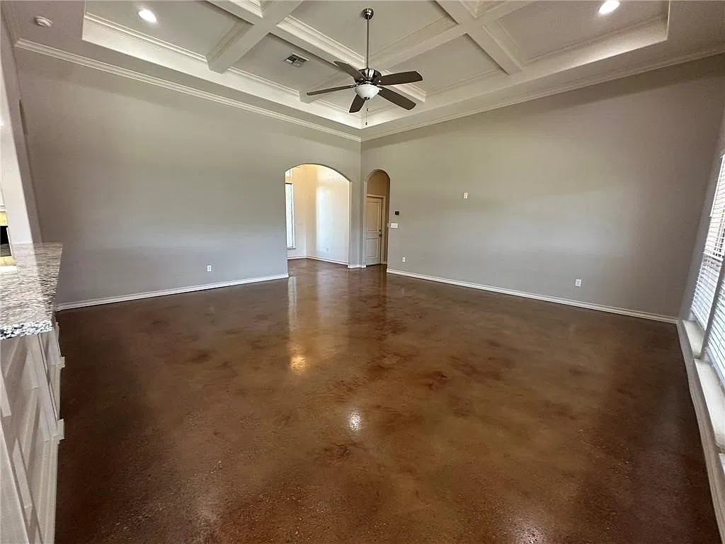 3 bed, 2.0 bath, 2036 sqft, $2,800 — Photo 4