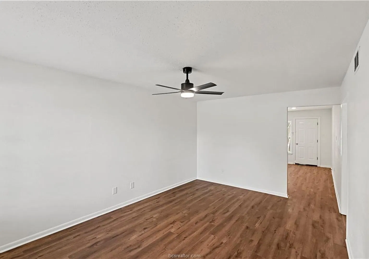 1412 Hillside Drive — Photo 3