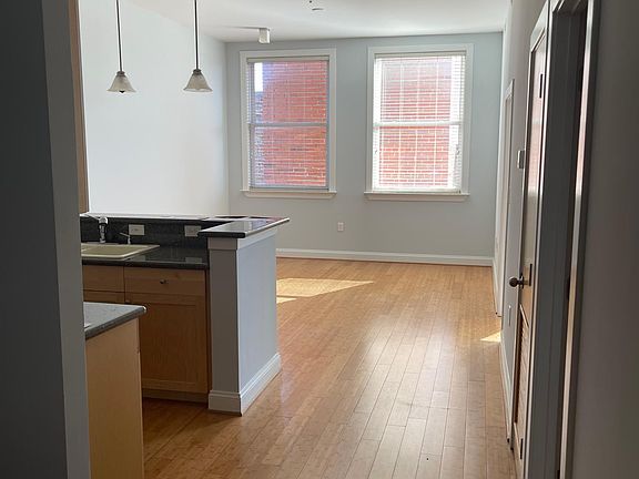 3rd image of 1414 W Marshall St APT 503