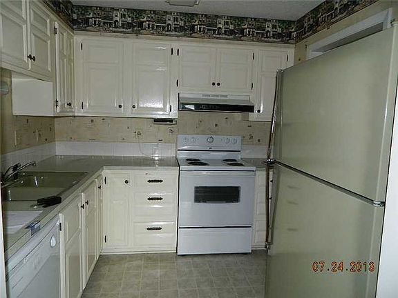 4th image of 40 Dogwood Dr