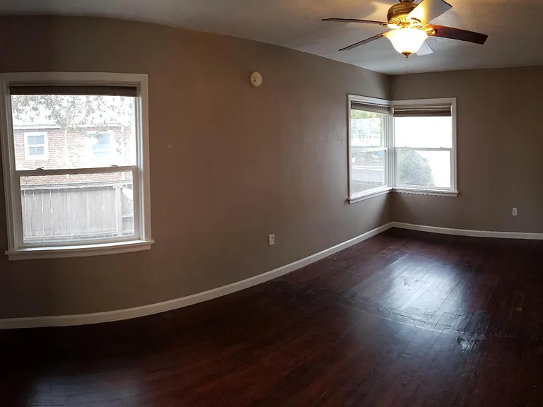 937 E Halliday St — Photo 10