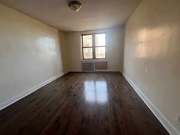 2nd image of 390 E 21st St APT 4D