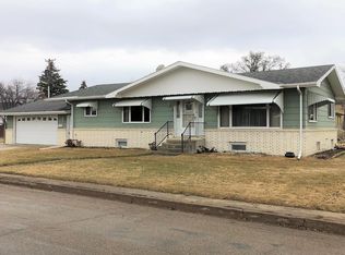 220 7th Ave N, Carrington, ND 58421