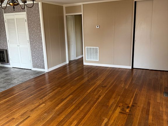 5th image of 805 Baxter St