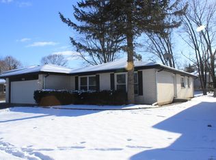 591 Lee Dr, Crystal Lake, IL 60014