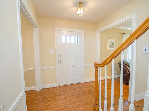 4th image of 2214 Brighton Dr