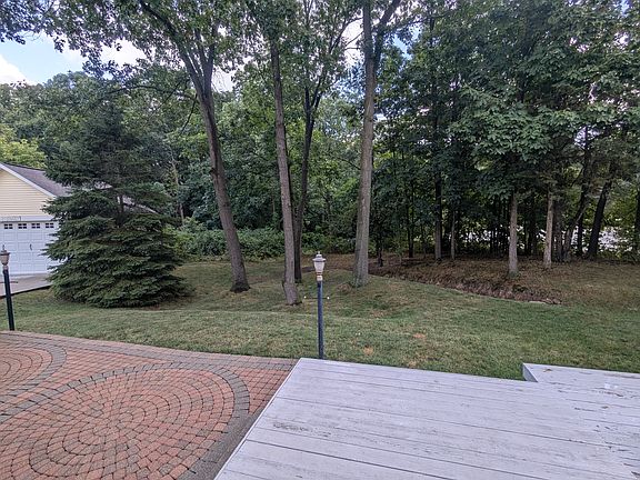 5th image of 500 Waverly Cmns