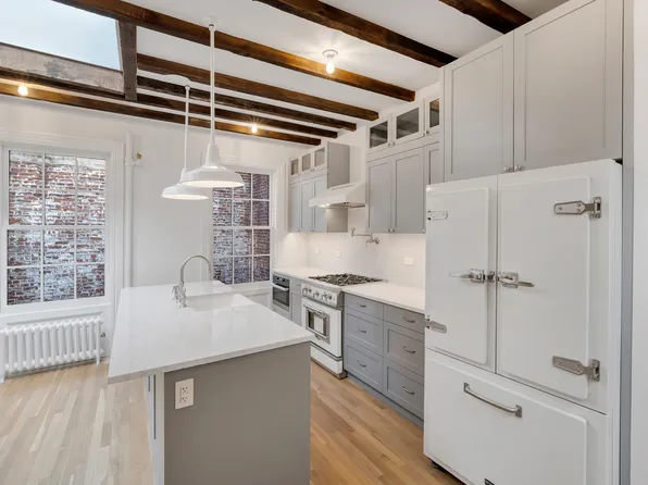 422 Hudson Street image 4 of 13