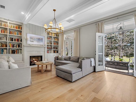 3rd image of 3529 Esplanade Way