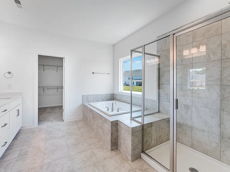 136 Glenn Dr — Photo 25