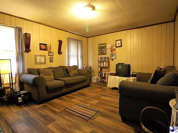 2nd image of 207 Martin Luther King Dr