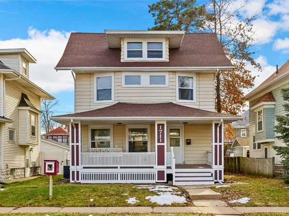 1711 Grande Ave SE, Cedar Rapids, IA 52403