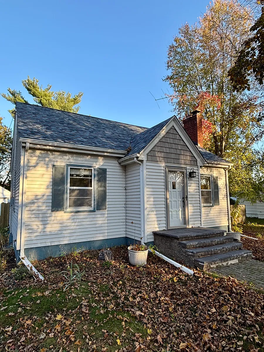 Building Photo - 402 11th St S