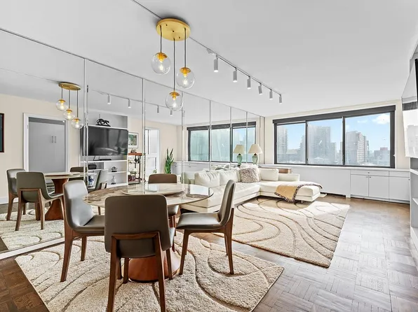 530 E 72nd St APT 2E, New York, NY 10021