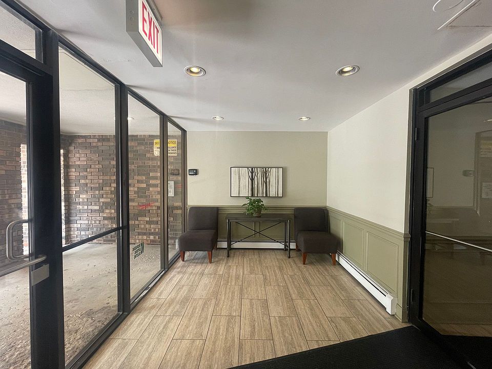 1st image of 6633 N Sheridan Rd APT 212