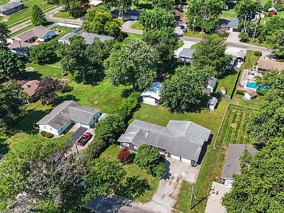 3rd image of 106 Bruce St