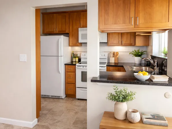 Carlmont Heights Apartments, 2203 Hastings Dr #34, Belmont, CA 94002