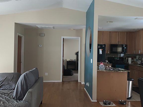 2nd image of 712 SE 9th Pl