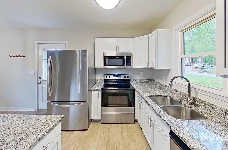202 Newgate Dr — Photo 3
