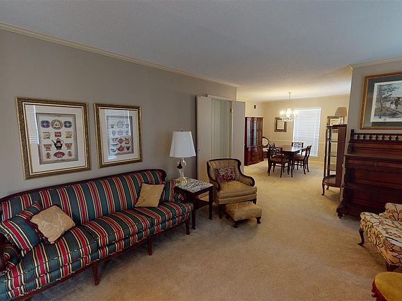 5th image of 7961 Woodford Ln