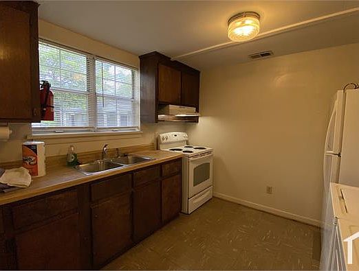 2nd image of 3808 Heyward St #D