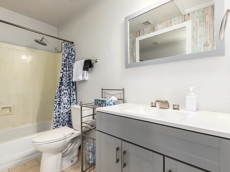 1142 E Kings Ave — Photo 33
