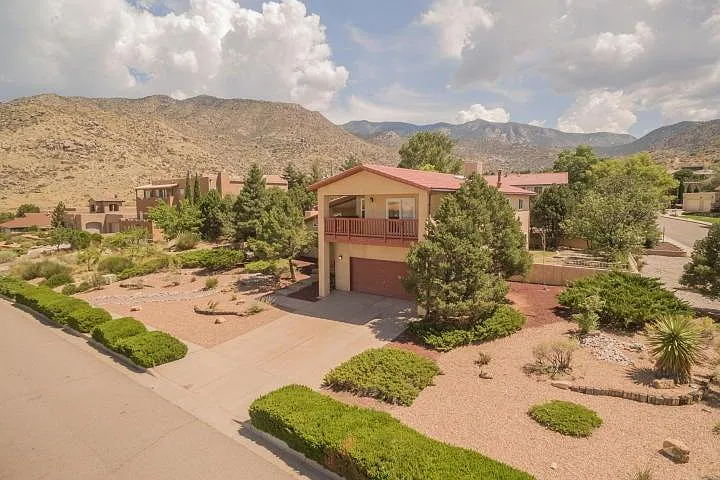 1700 Camino De La Sierra NE — Photo 3