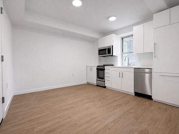 3rd image of 166 W 75th St APT 1308