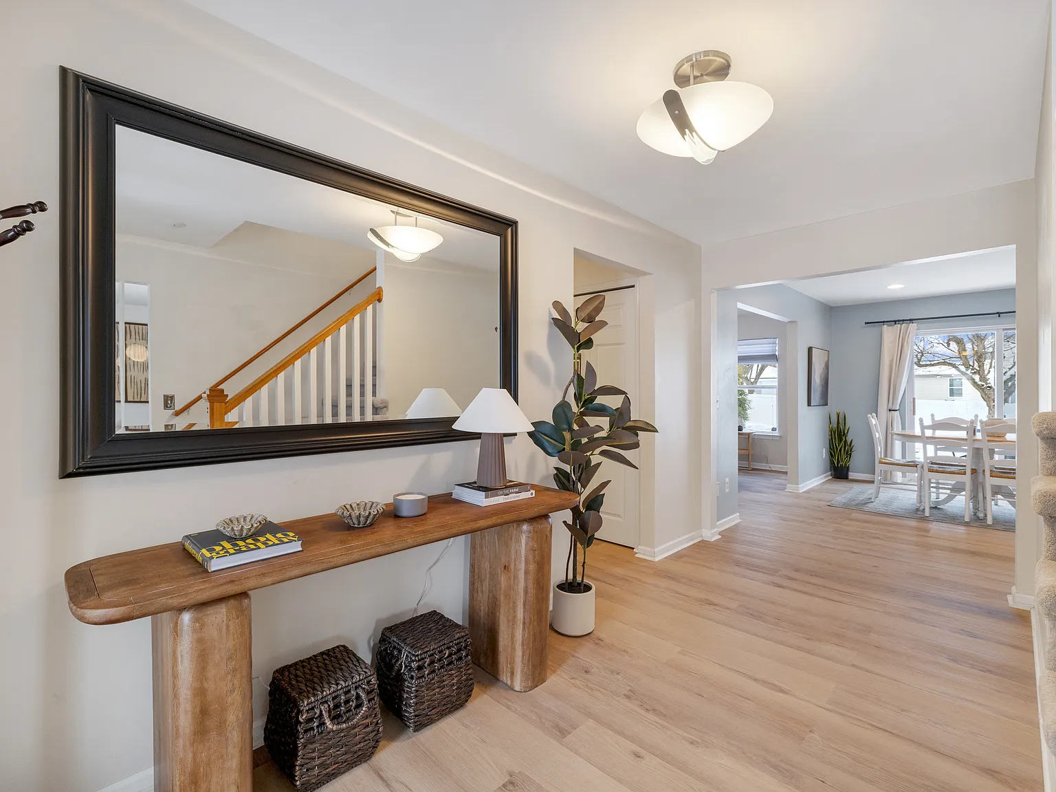 5 bed, 3.5 bath, 1810 sqft, $10,000 — Photo 2
