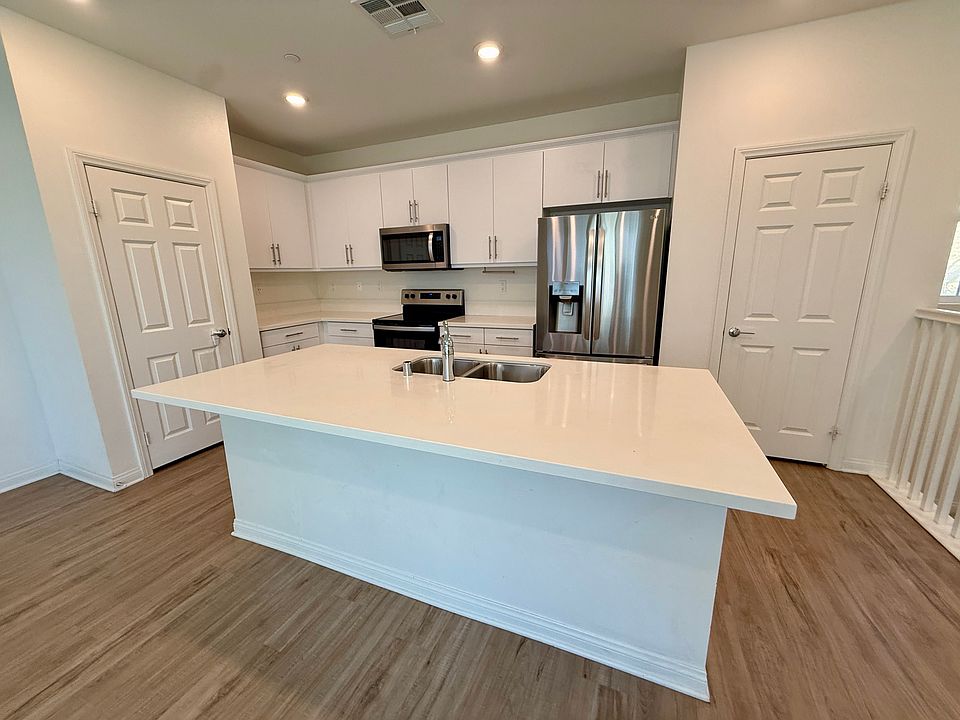 1st image of 365 Fitzpatrick Rd #101