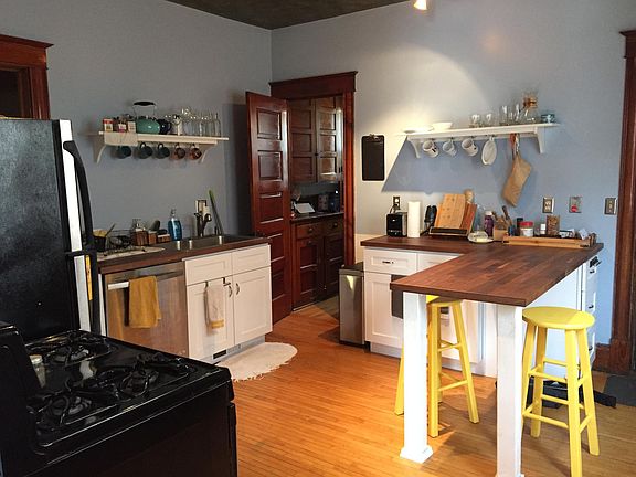 2nd image of 815 University Ave NE APT 1