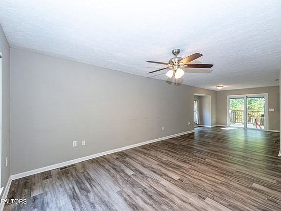 3rd image of 215 Park Ln