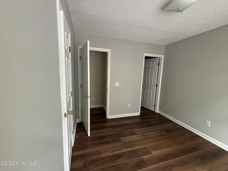 805 N Sycamore St — Photo 9