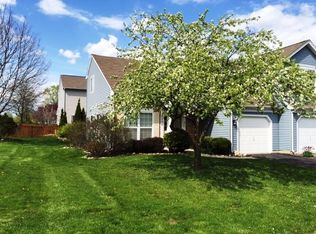2500 Applewood Ln, Woodstock, IL 60098