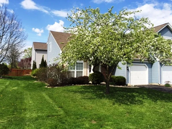 2500 Applewood Ln, Woodstock, IL 60098