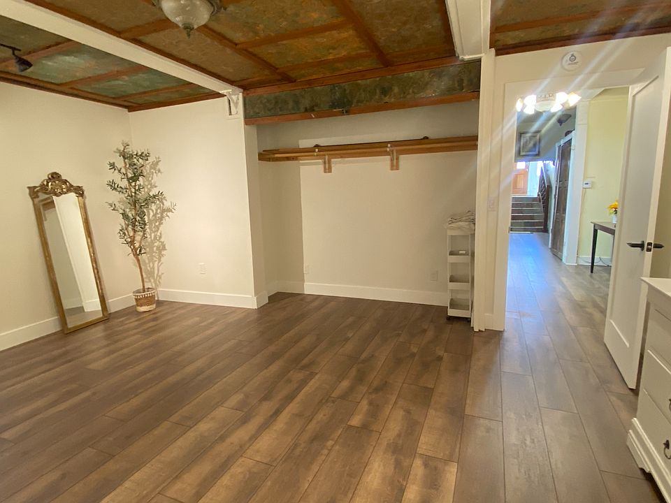 Room (photo 2)