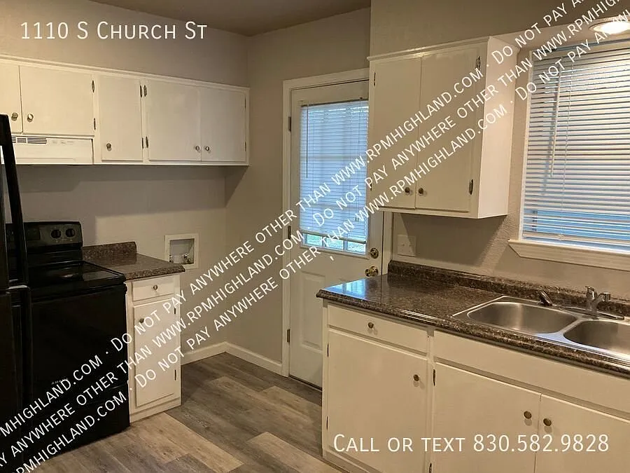 Coming Soon! Two Bedroom One Bath Duplex Apartment! — Photo 4