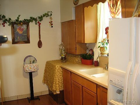 4th image of 2252 94th St