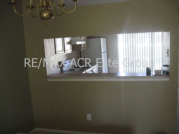 KITCHEN / DINING AREA