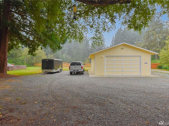 3rd image of 13922 Jefferson Way