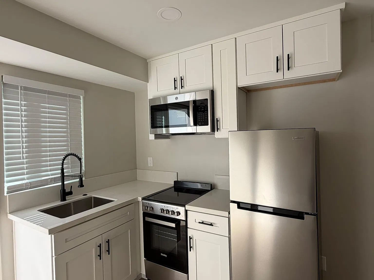 Studio, $1,850 — Photo 2