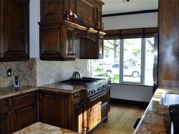 3rd image of 520 Zamora Ave