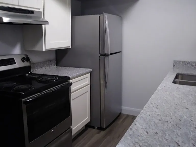 Heritage Apartments (X plex) — Photo 6
