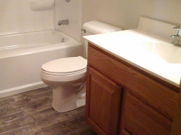 5th image of 204 E 10th St #1
