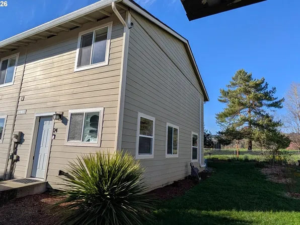3305 E Vittoria Way APT 24, Newberg, OR 97132