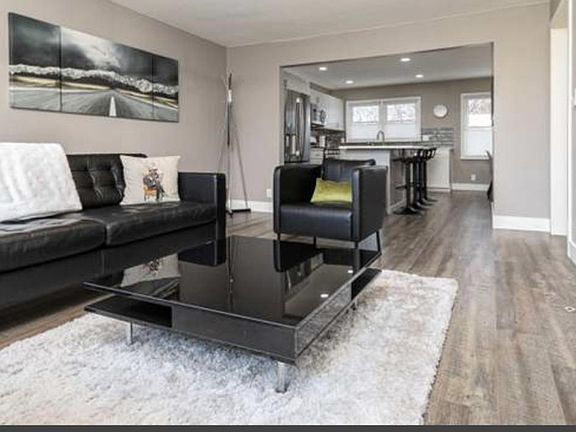 3rd image of 1901 S Collinson Ave