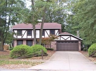 16999 Hunting Meadows Dr, Strongsville, OH